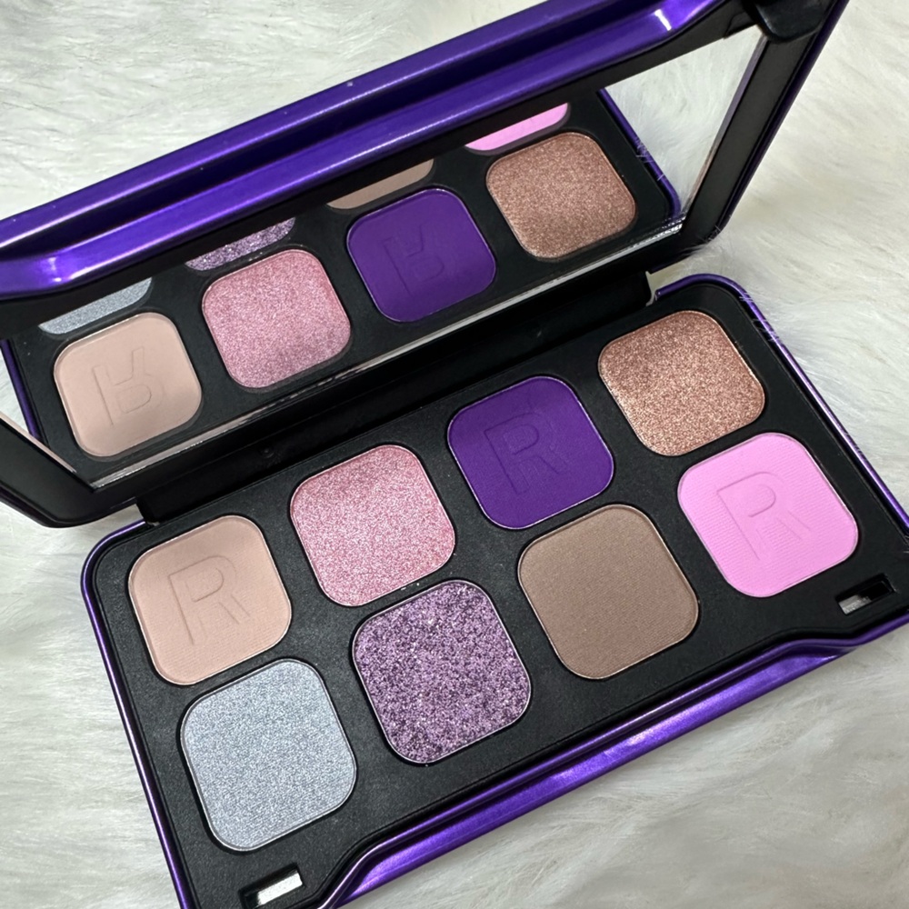 🚨 3/$25 🚨 Revolution mesmerized Eyeshadow Palette - 8 shades